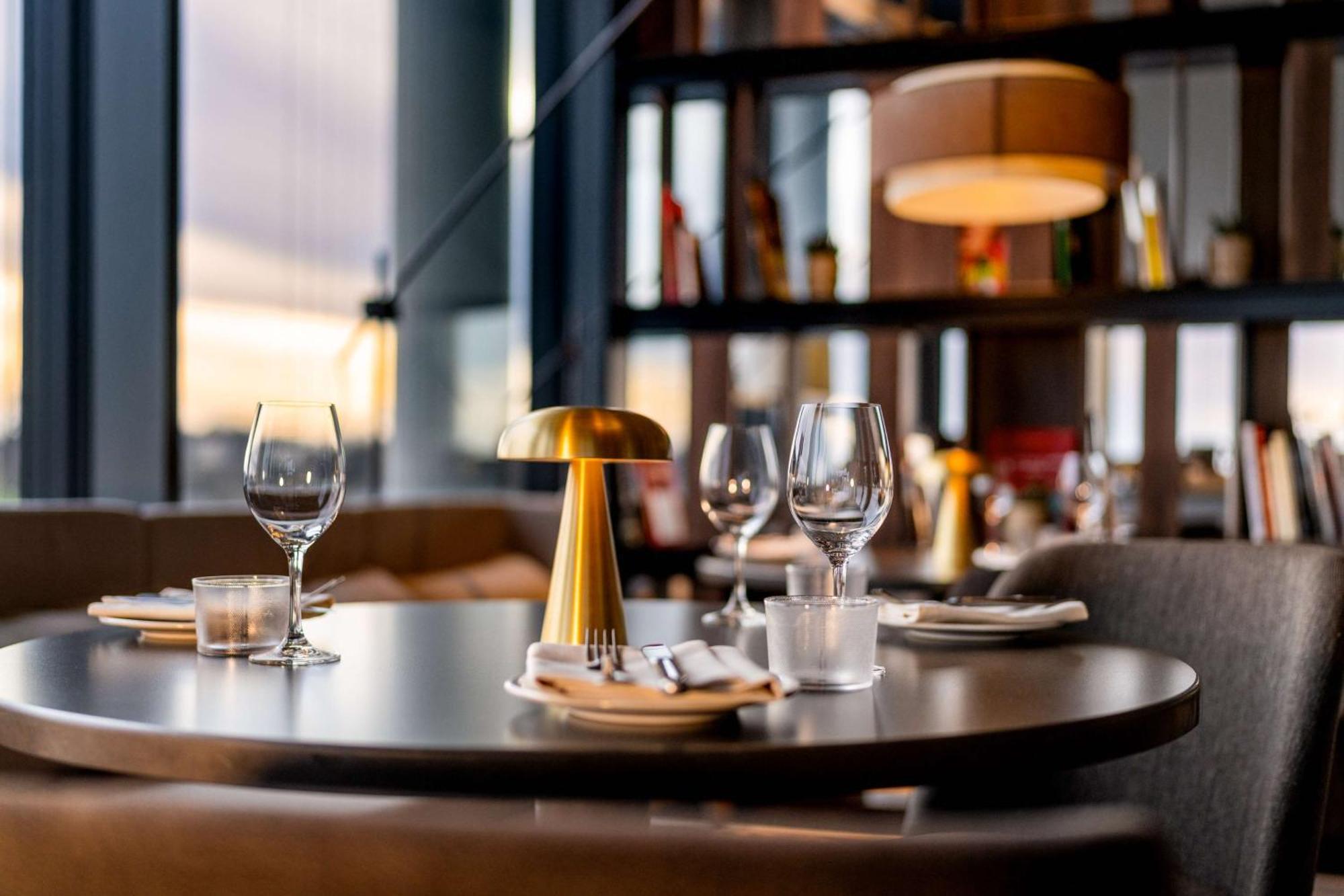 Radisson Blu At Porsche Design Tower 4* Stuttgart