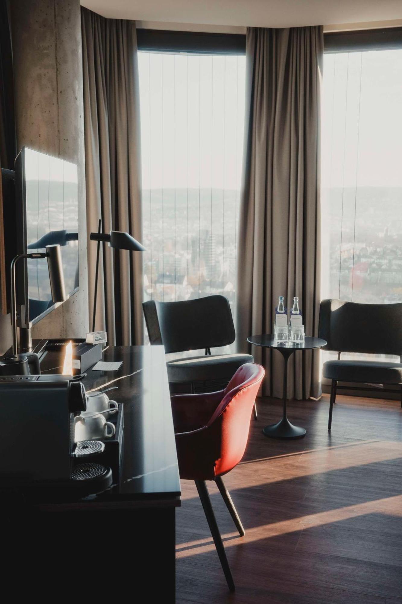 Radisson Blu At Porsche Design Tower