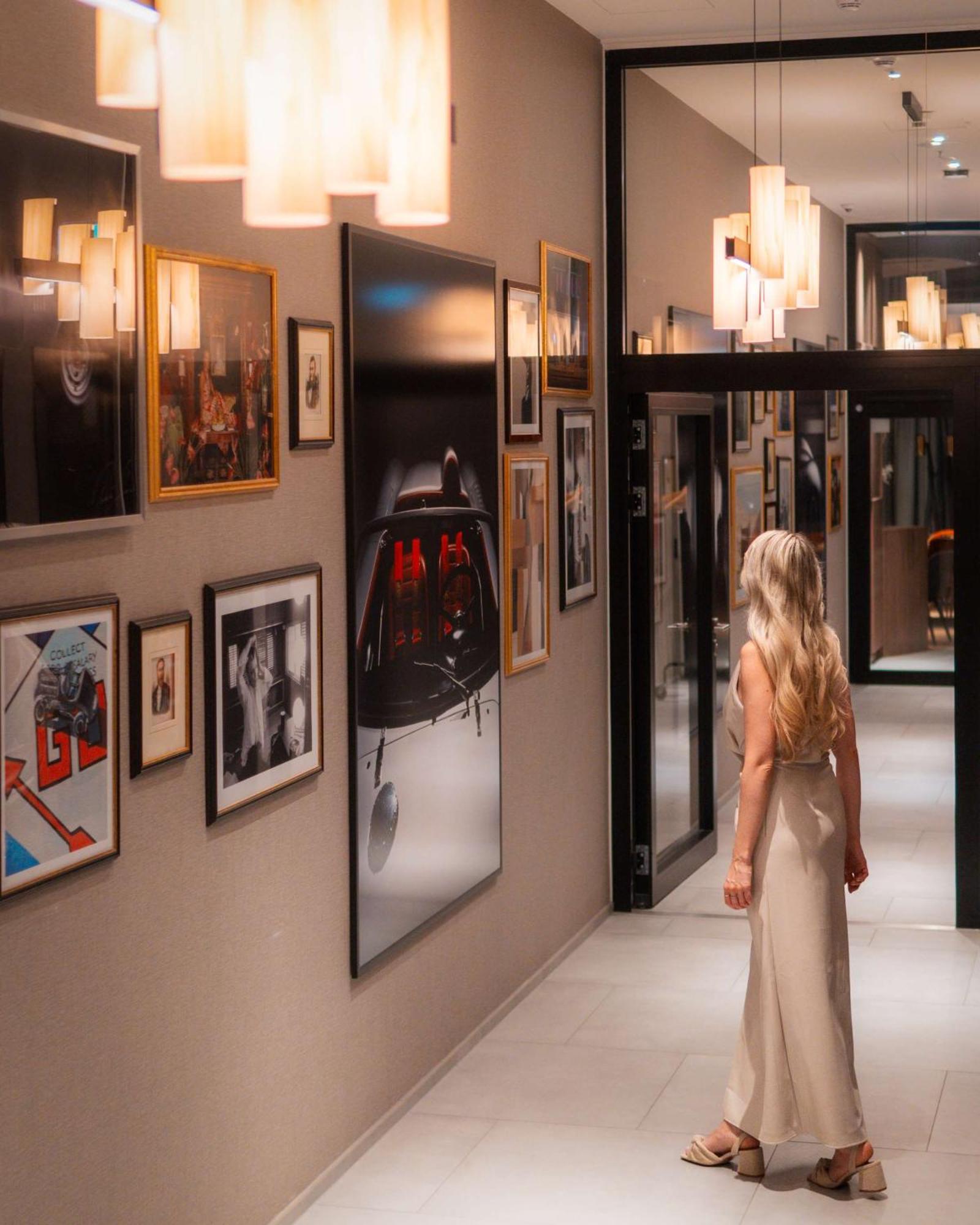 Hotel Radisson Blu At Porsche Design Tower