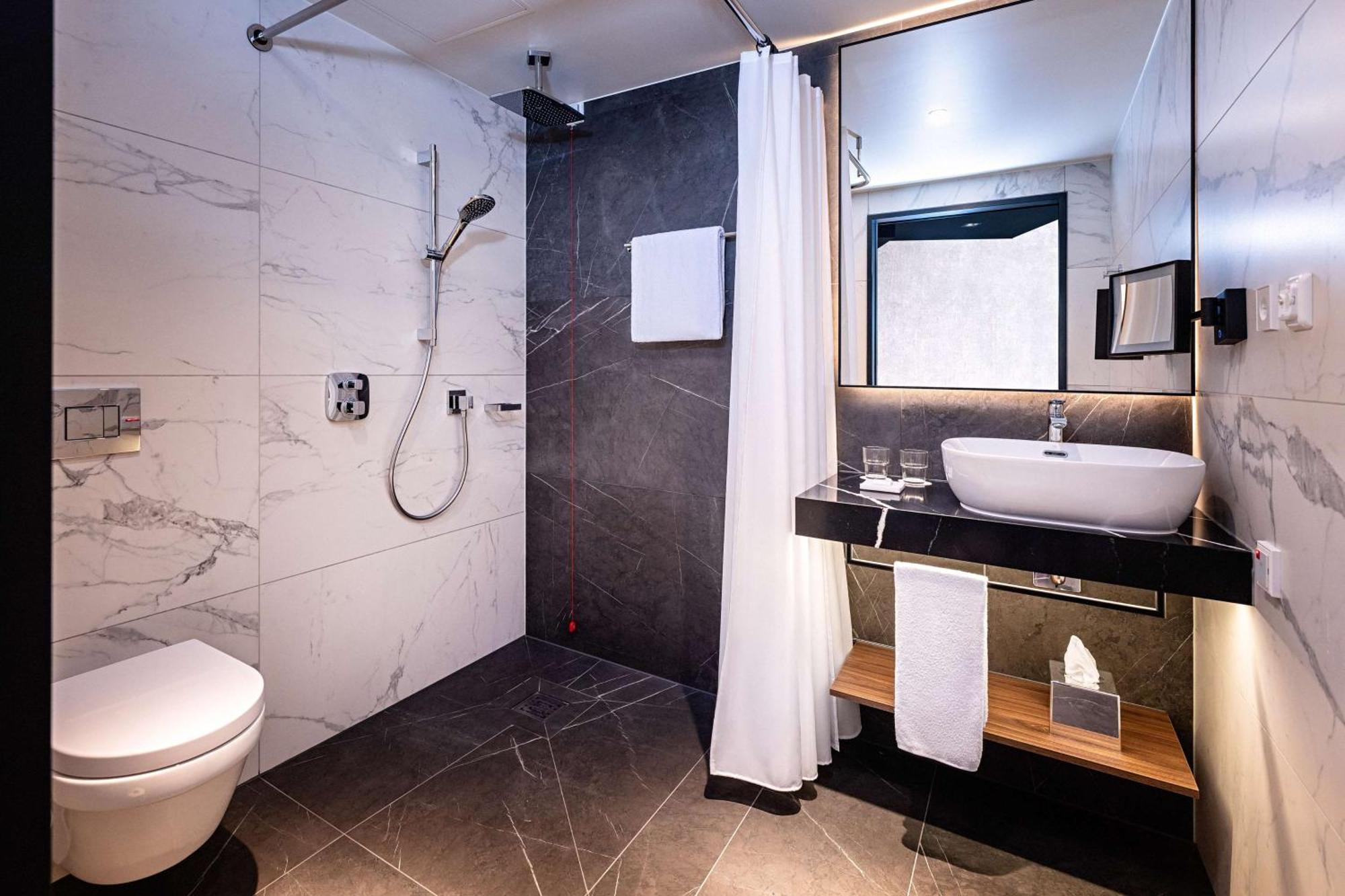Radisson Blu At Porsche Design Tower Hotel 4*