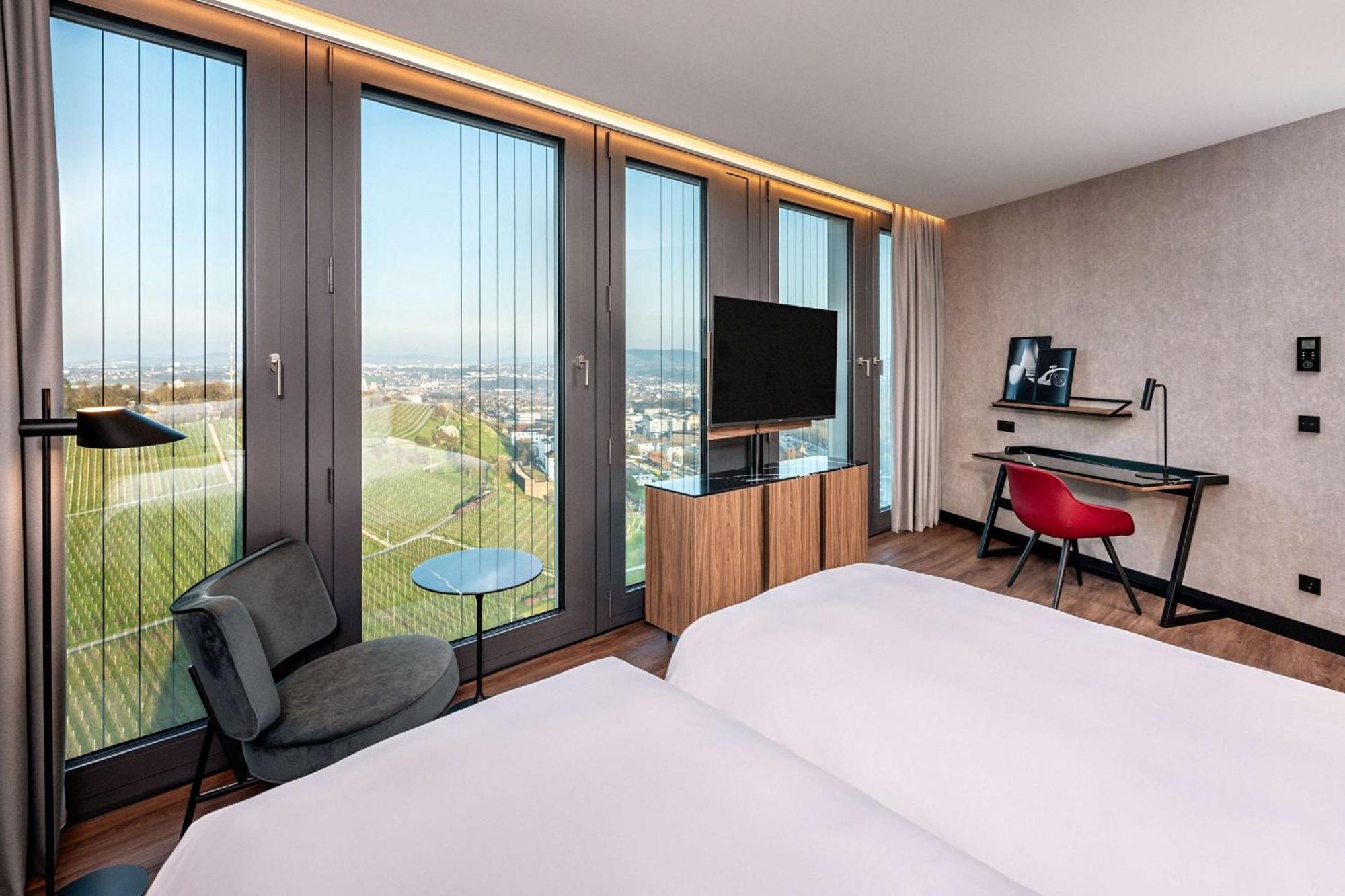 Radisson Blu At Porsche Design Tower 4*