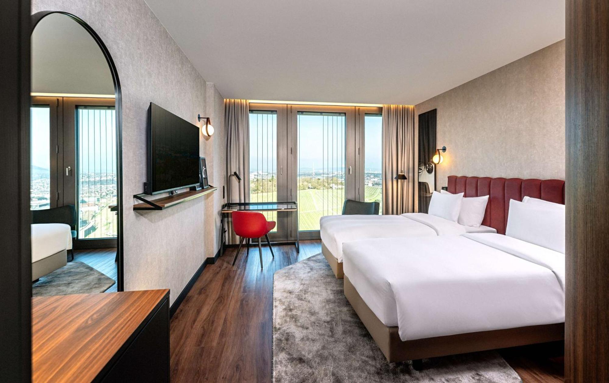 Hotel Radisson Blu At Porsche Design Tower
