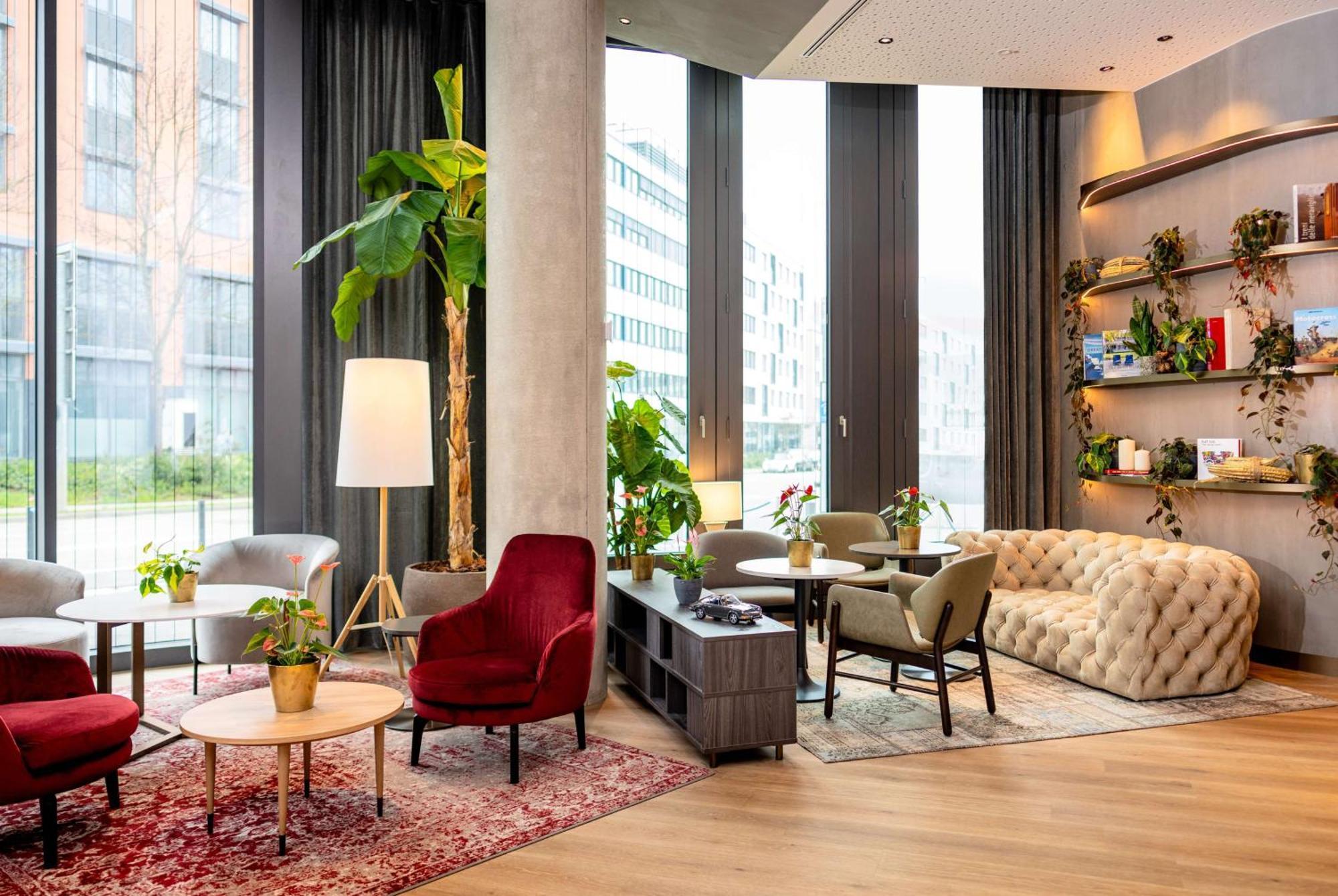 Hotel Radisson Blu At Porsche Design Tower 4*
