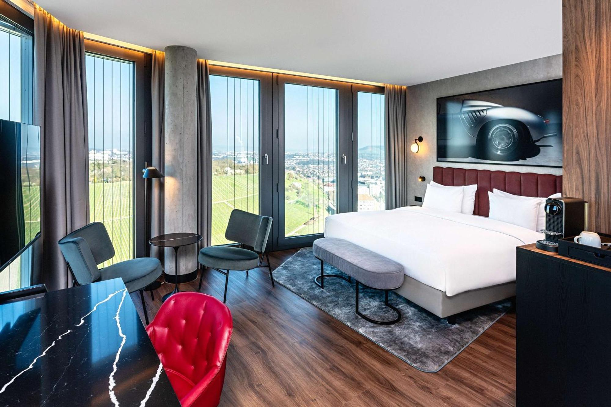 Radisson Blu At Porsche Design Tower 4*