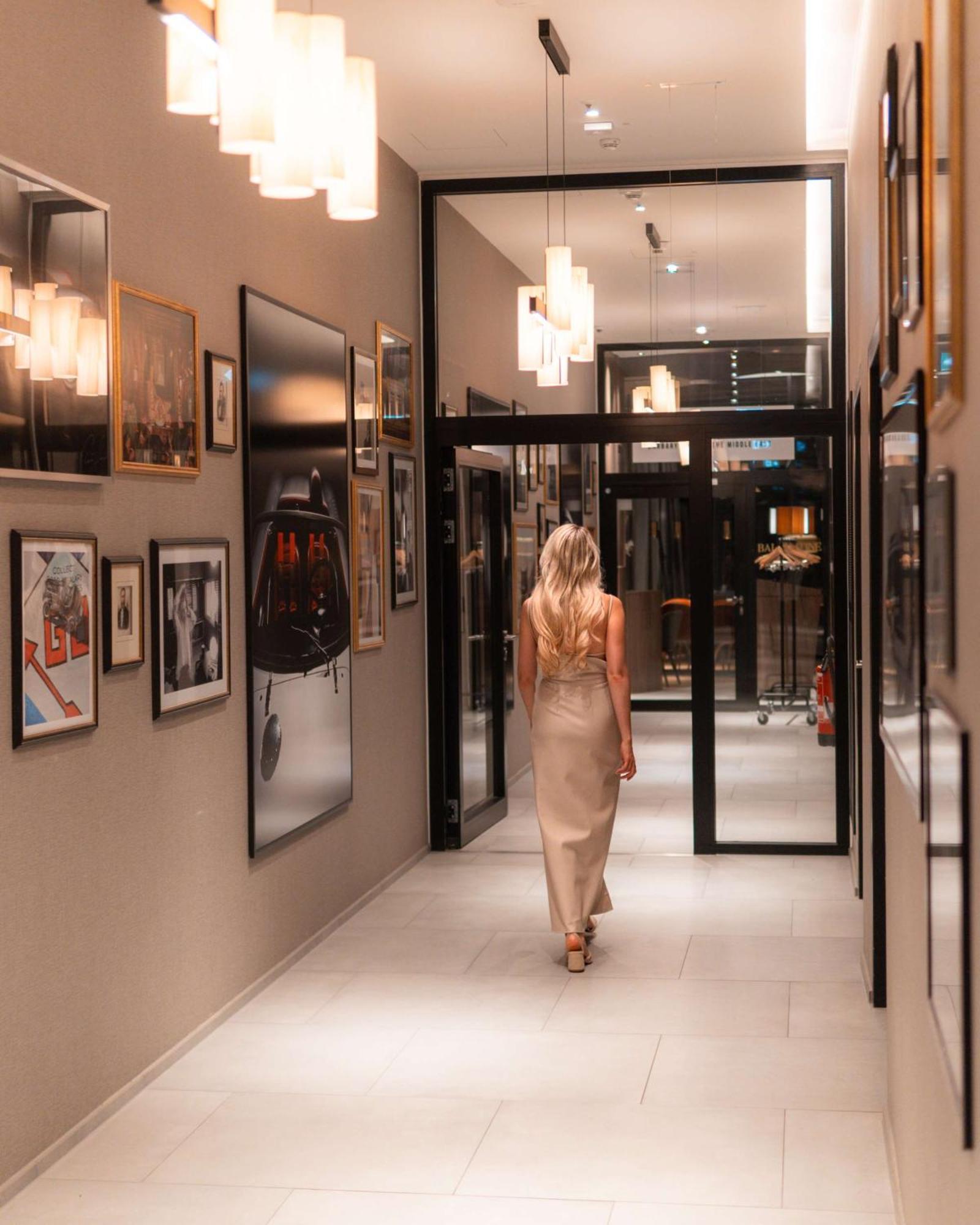 Radisson Blu At Porsche Design Tower 4*