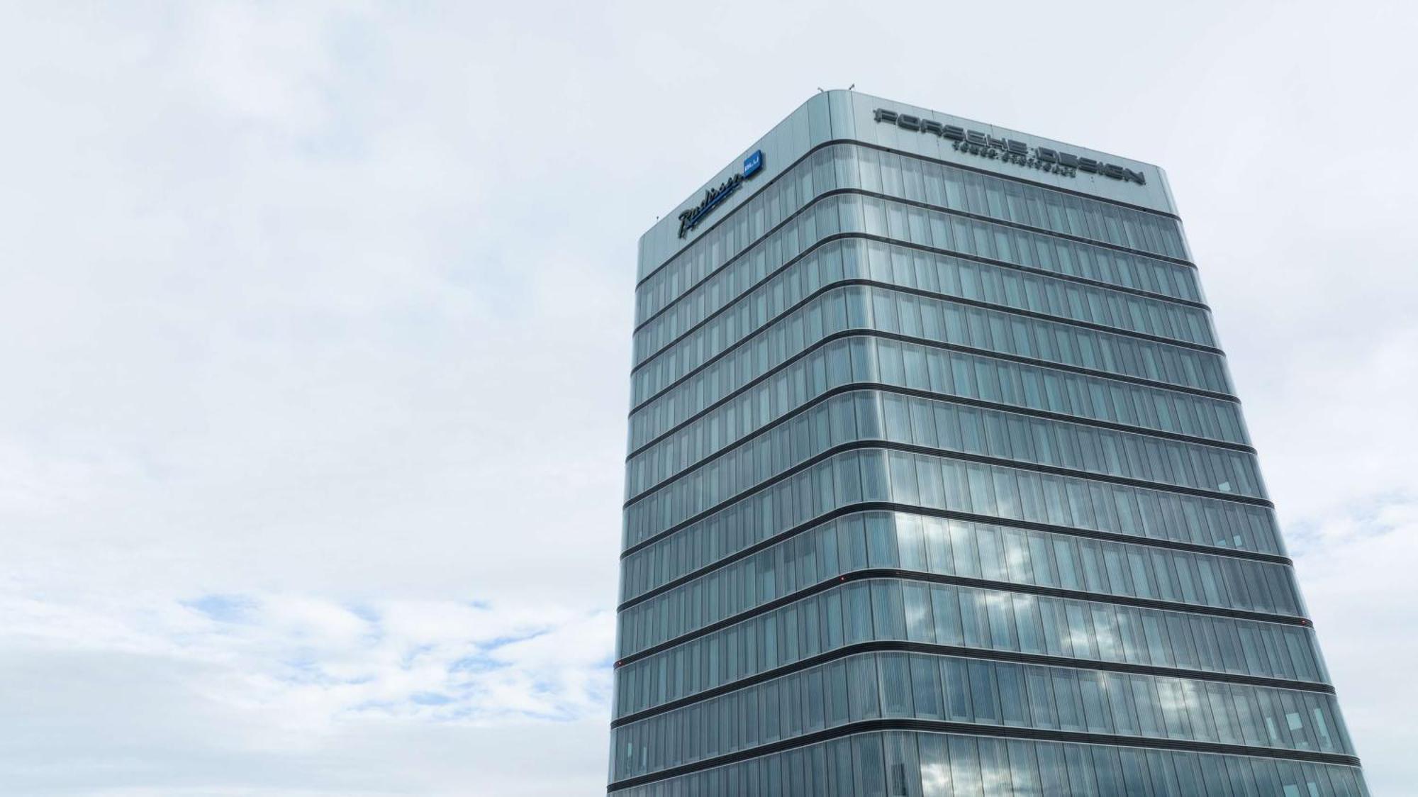 Radisson Blu At Porsche Design Tower