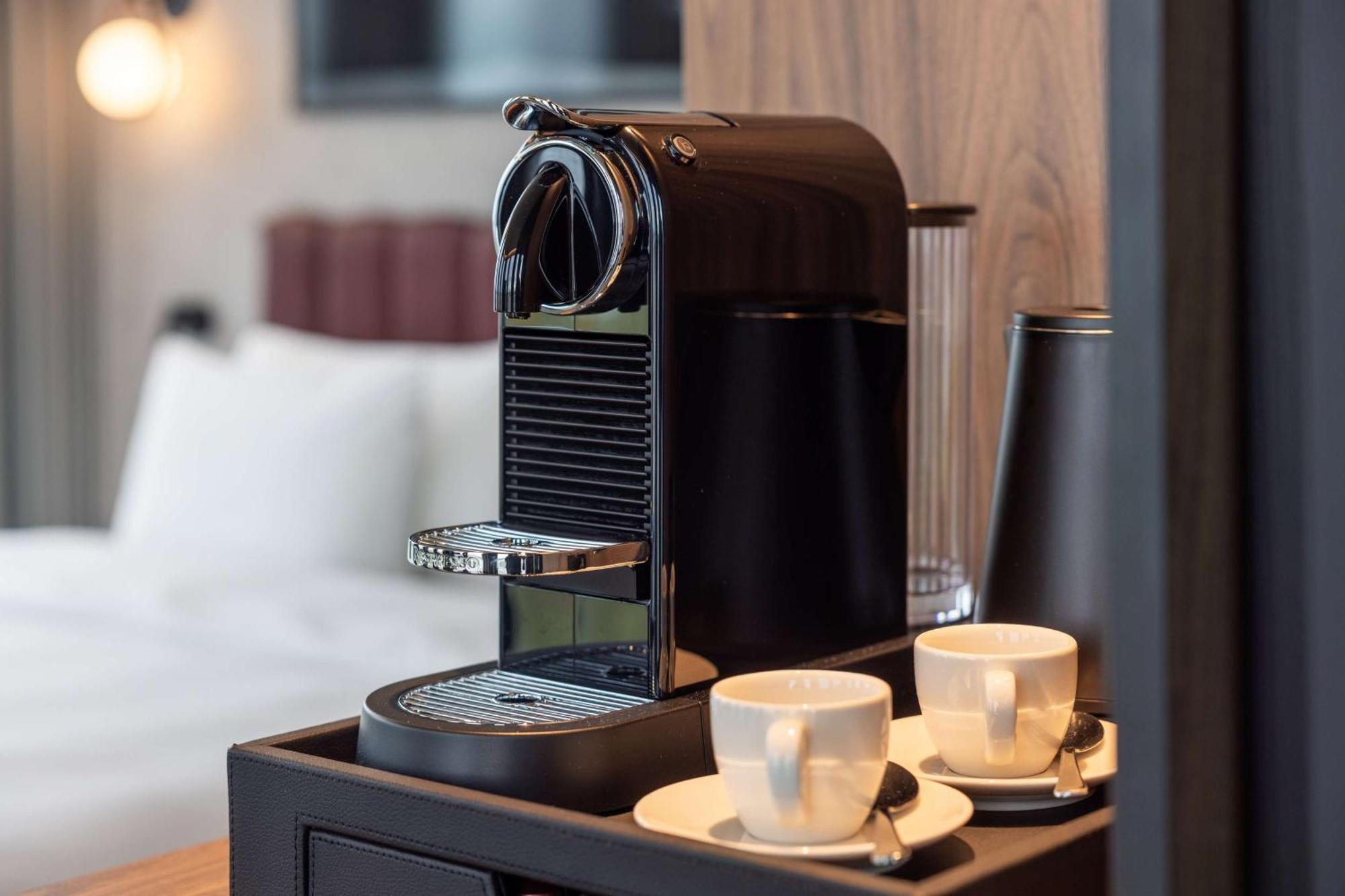Radisson Blu At Porsche Design Tower 4*