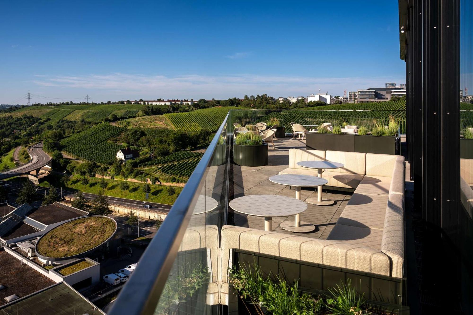 Hotel Radisson Blu At Porsche Design Tower