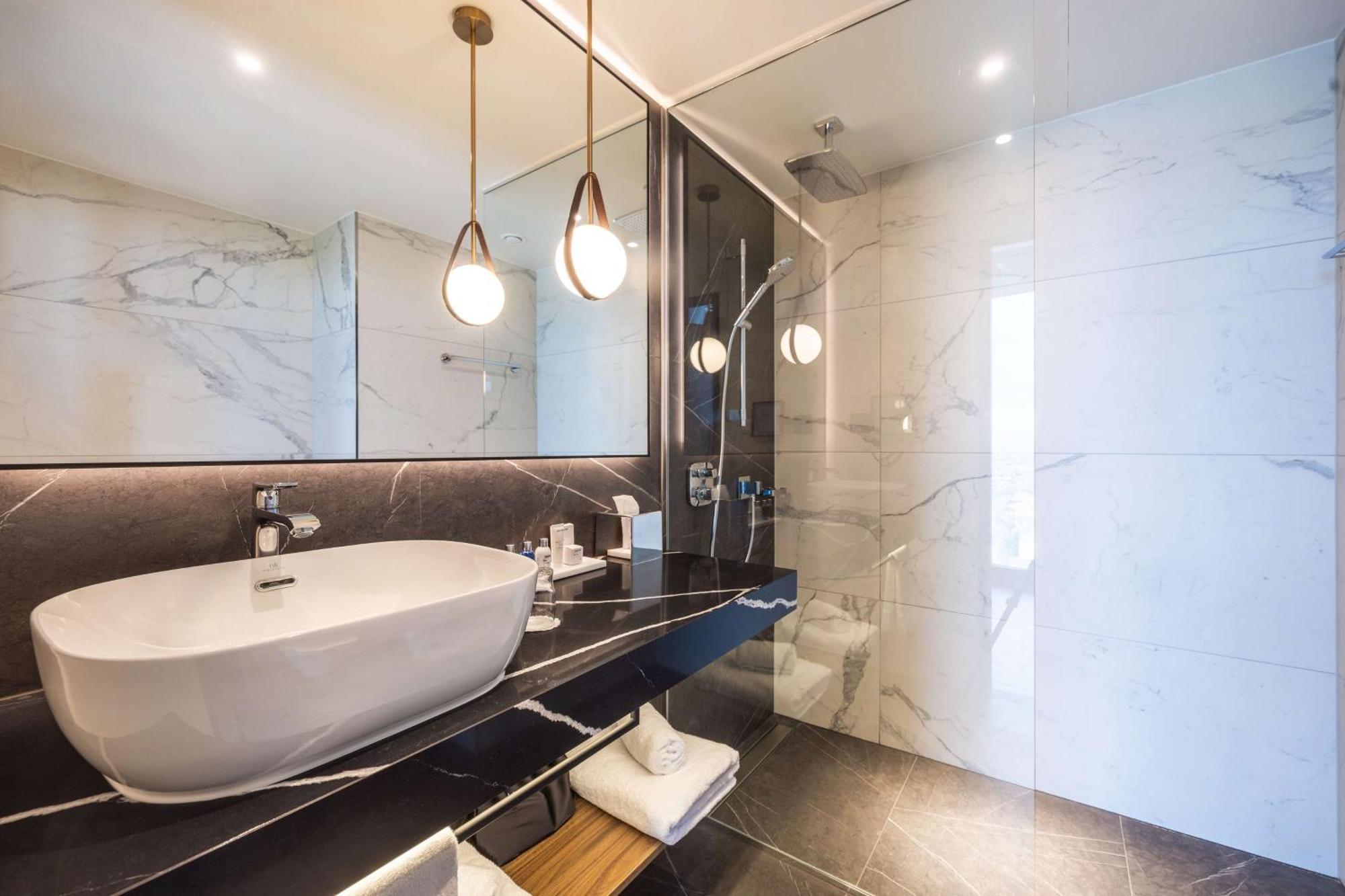 Radisson Blu At Porsche Design Tower 4* Stuttgart