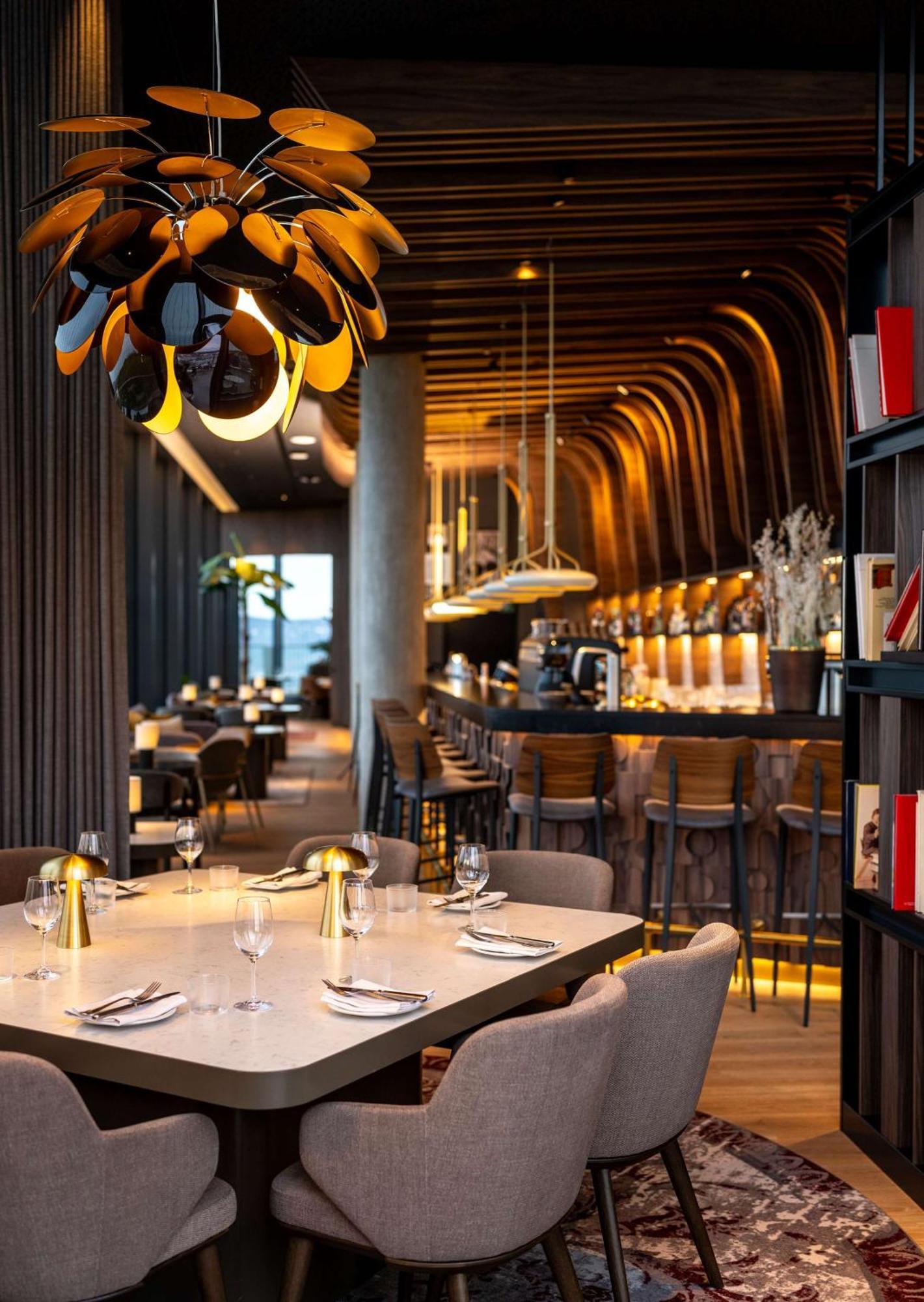 Radisson Blu At Porsche Design Tower