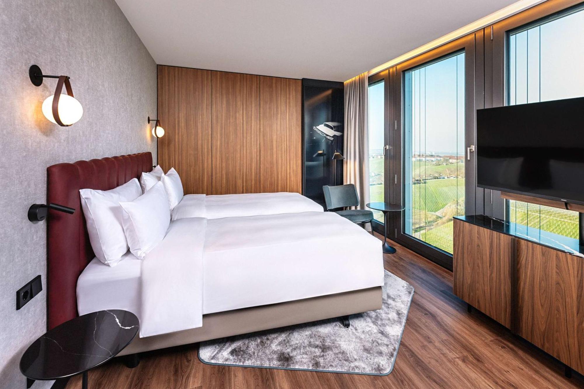 Hotel Radisson Blu At Porsche Design Tower 4*