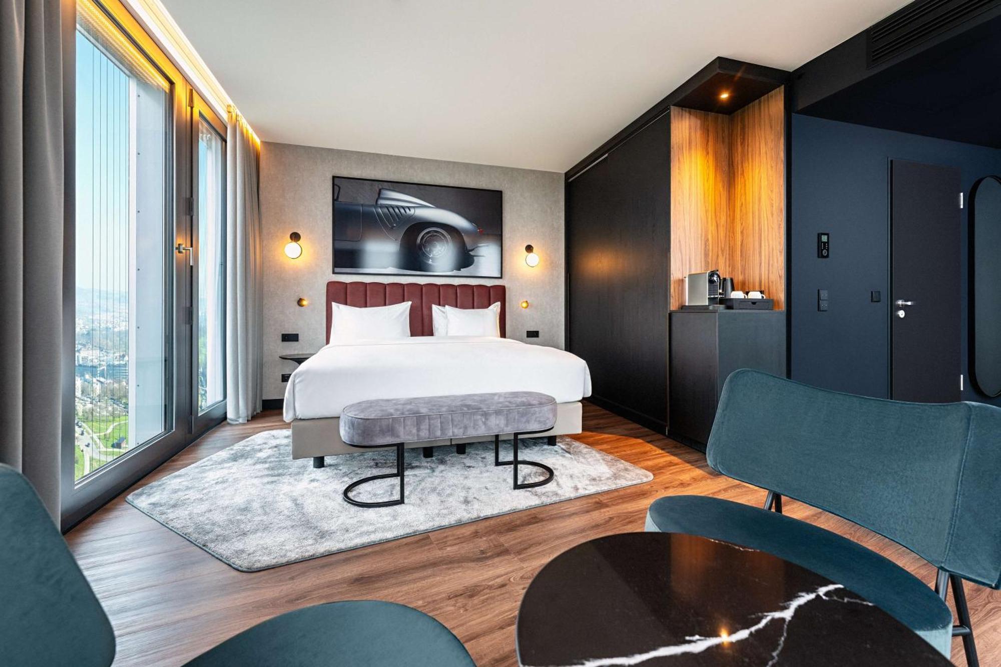 Hotel Radisson Blu At Porsche Design Tower