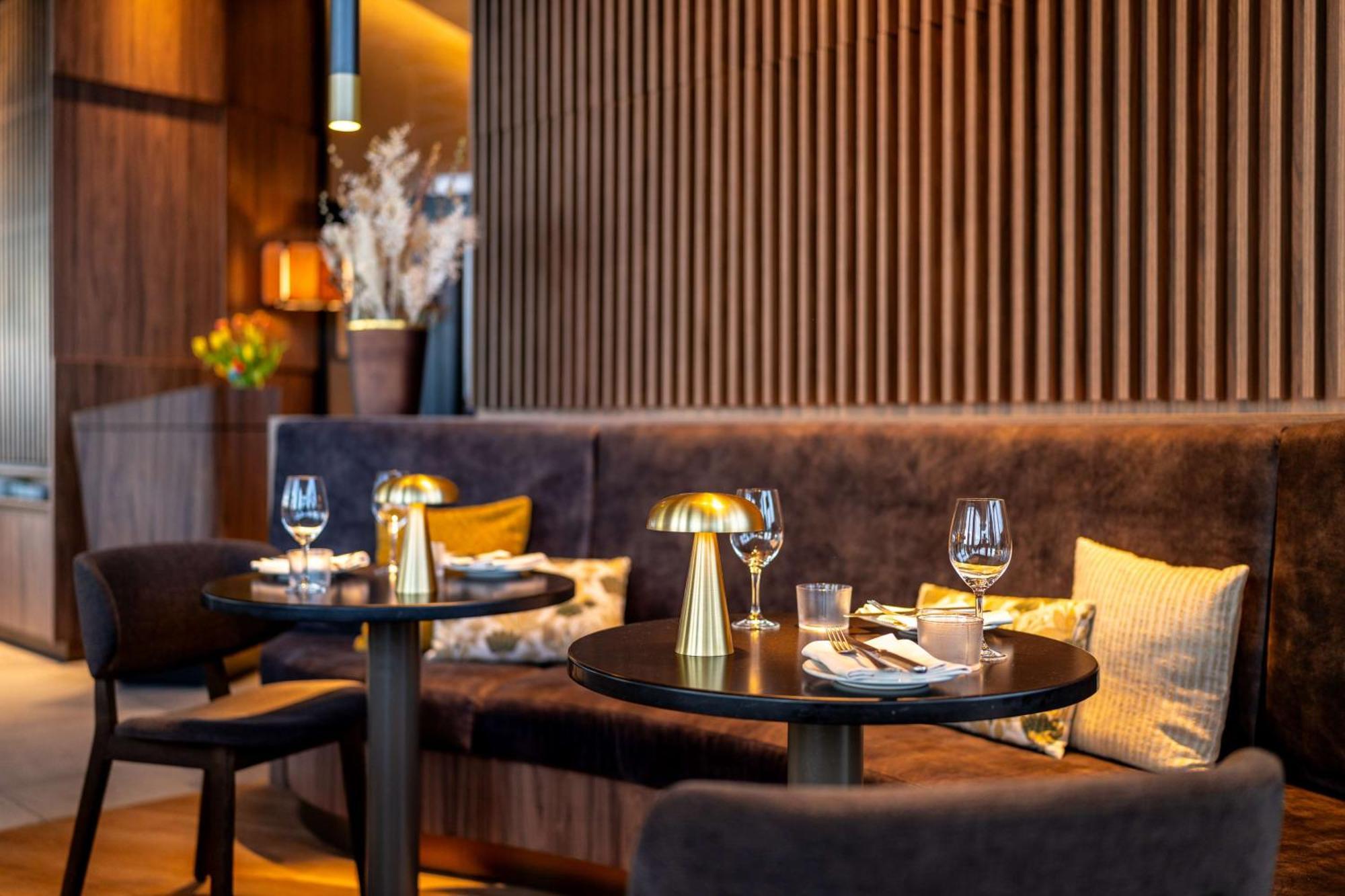 Radisson Blu At Porsche Design Tower Hotel 4*