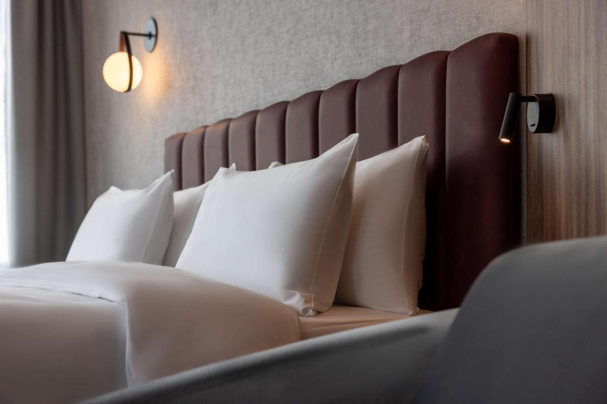 Radisson Blu At Porsche Design Tower