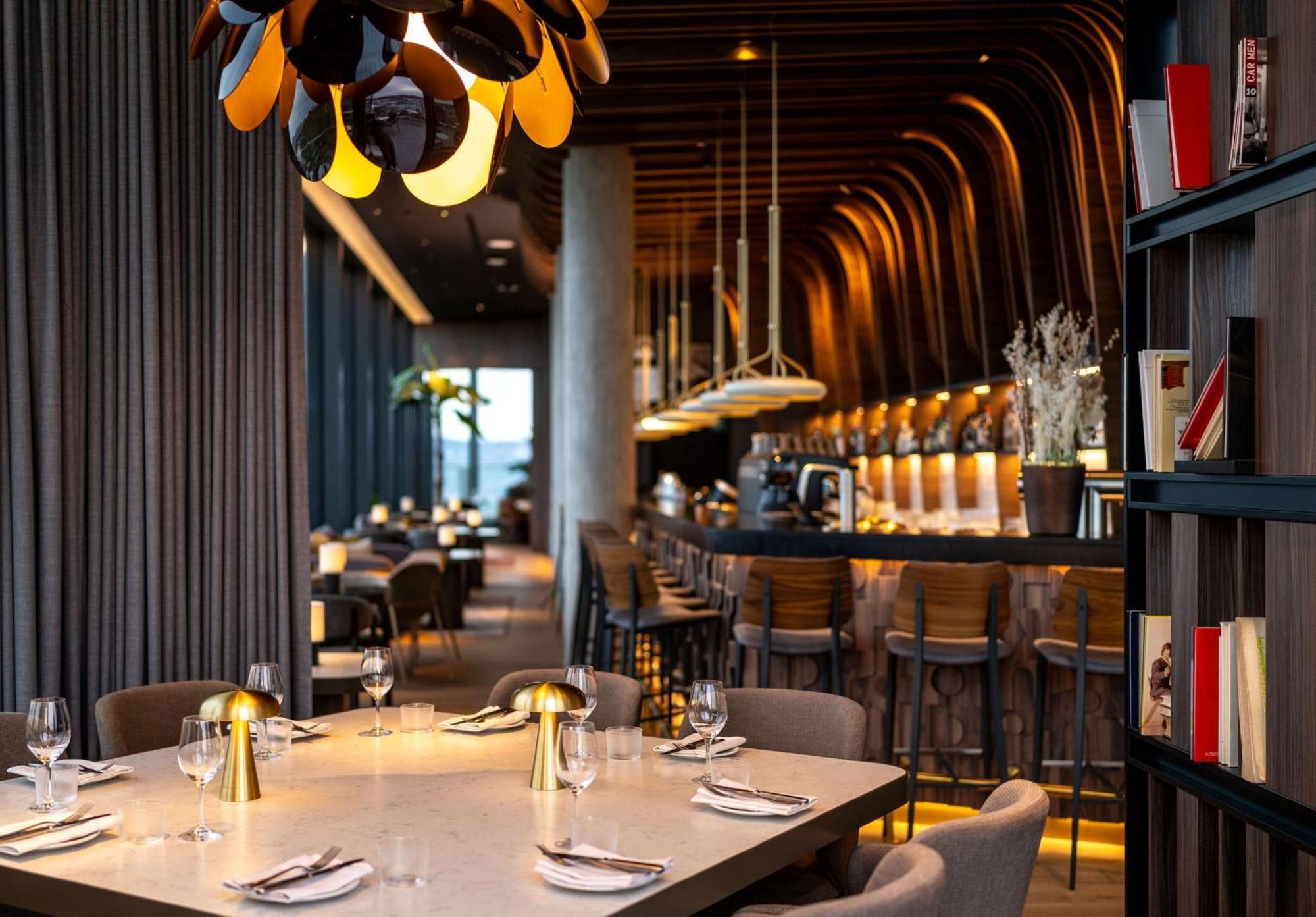 Radisson Blu At Porsche Design Tower Stuttgart