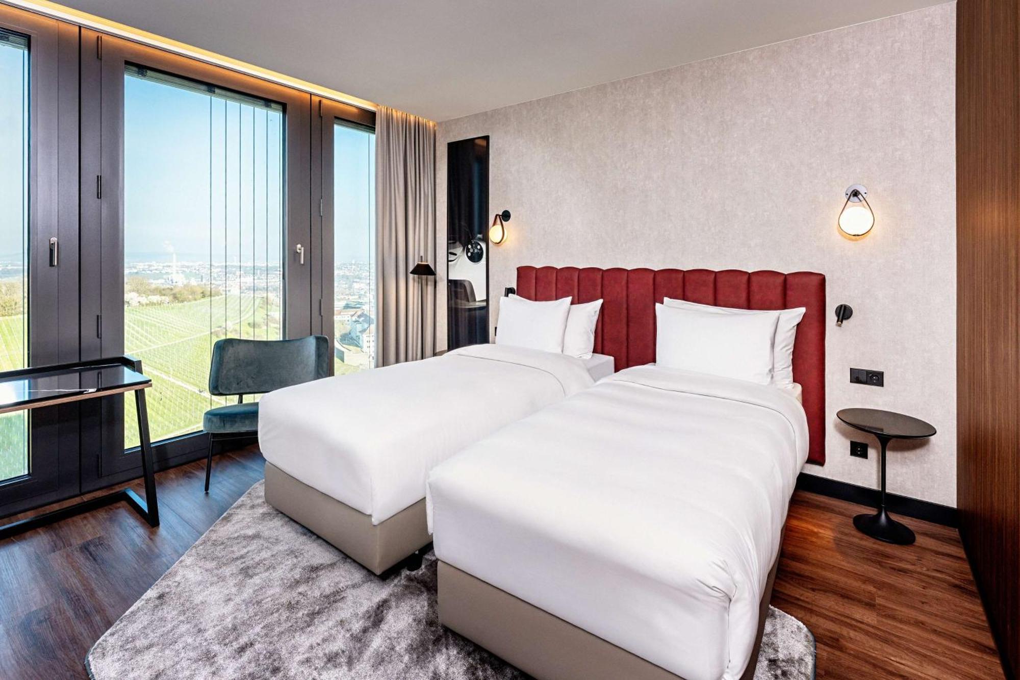 Hotel Radisson Blu At Porsche Design Tower